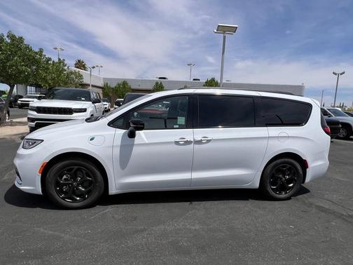 2025 Chrysler Pacifica Hybrid Select