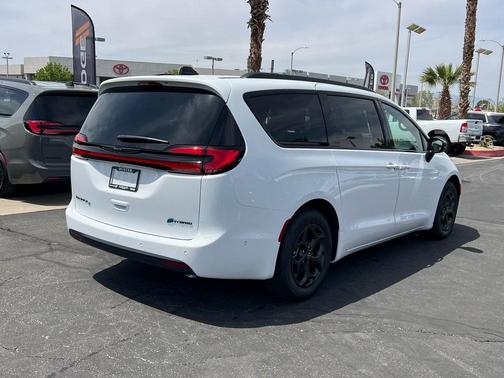 2025 Chrysler Pacifica Hybrid Select