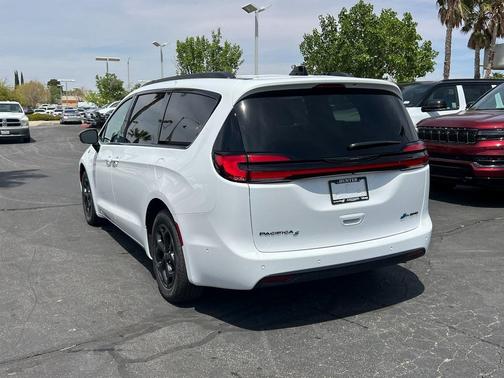 2025 Chrysler Pacifica Hybrid Select