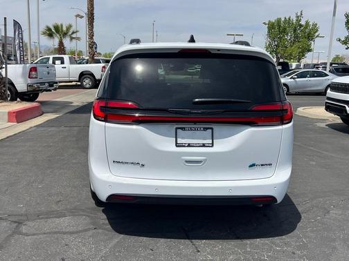 2025 Chrysler Pacifica Hybrid Select