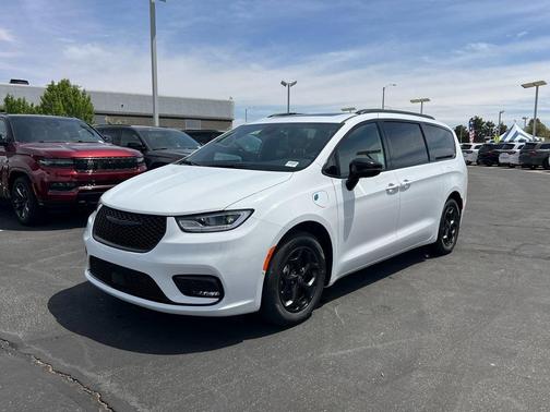 2025 Chrysler Pacifica Hybrid Select