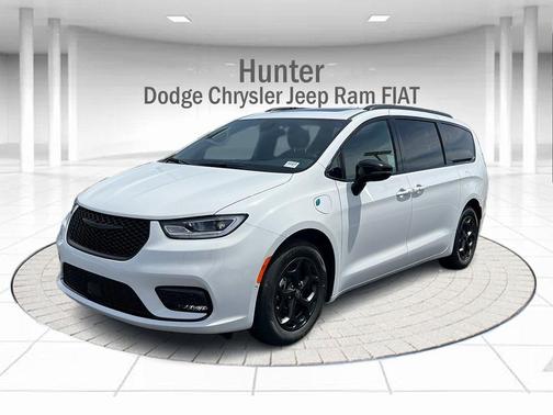 2025 Chrysler Pacifica Hybrid Select