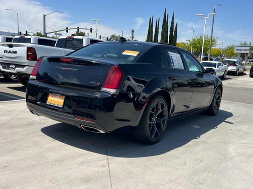 2022 Chrysler 300 S