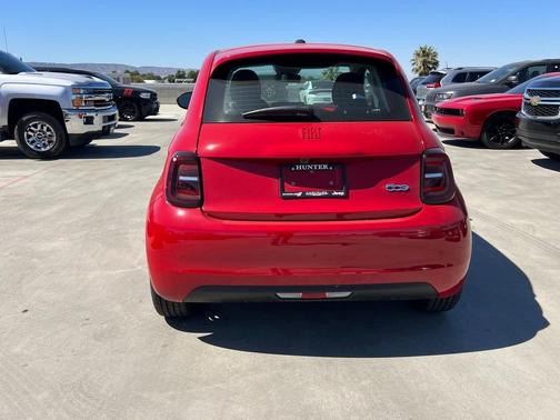 2024 FIAT 500e Base