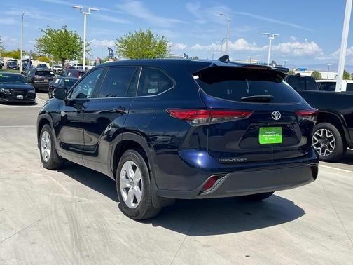 2023 Toyota Highlander LE