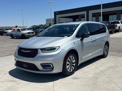2024 Chrysler Pacifica Hybrid Select