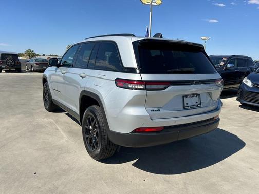 2024 Jeep Grand Cherokee Laredo