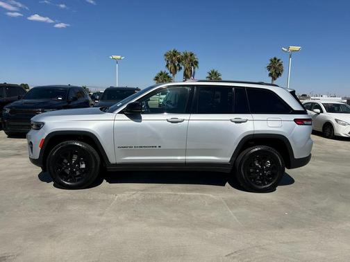 2024 Jeep Grand Cherokee Laredo