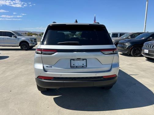 2024 Jeep Grand Cherokee Laredo