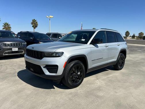 2024 Jeep Grand Cherokee Laredo