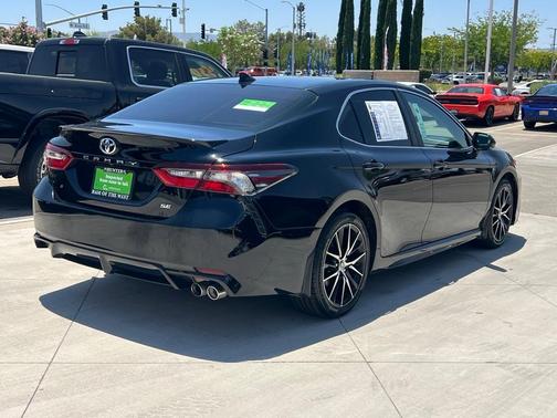 2022 Toyota Camry SE