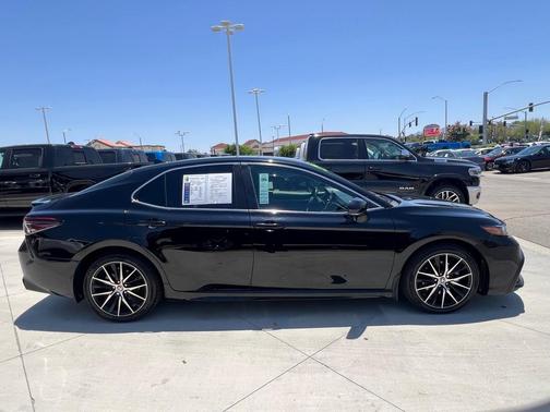 2022 Toyota Camry SE