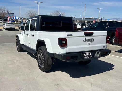 2022 Jeep Gladiator Overland