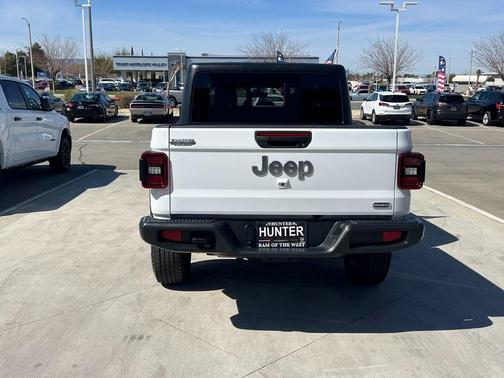 2022 Jeep Gladiator Overland