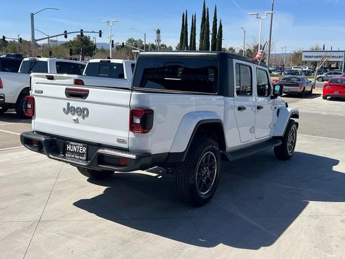 2022 Jeep Gladiator Overland