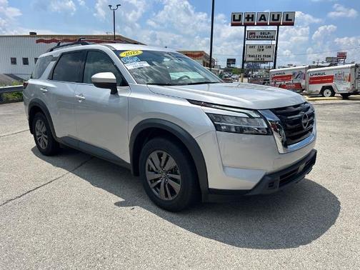 2022 Nissan Pathfinder SV