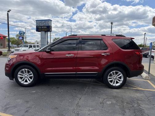 Red 2013 Ford Explorer XLT
