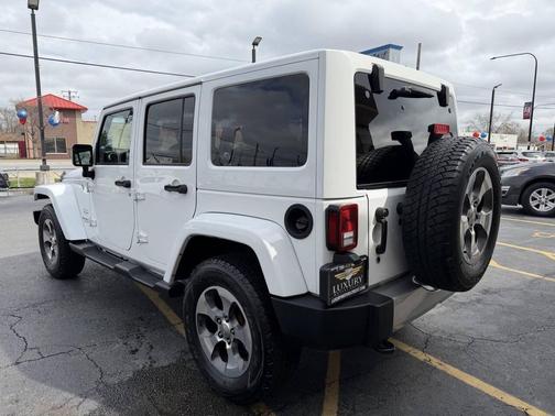 Bright White Clearcoat 2017 Jeep Wrangler Unlimited Sahara