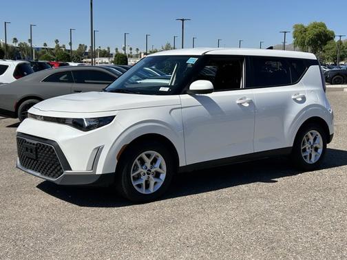 Snow White Pearl 2025 Kia Soul LX