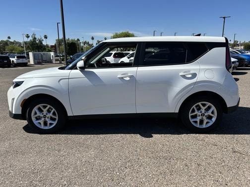 Snow White Pearl 2025 Kia Soul LX