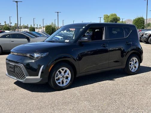 Fusion Black 2025 Kia Soul LX