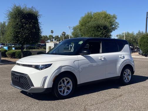 Clear White w/Black Roof 2023 Kia Soul S