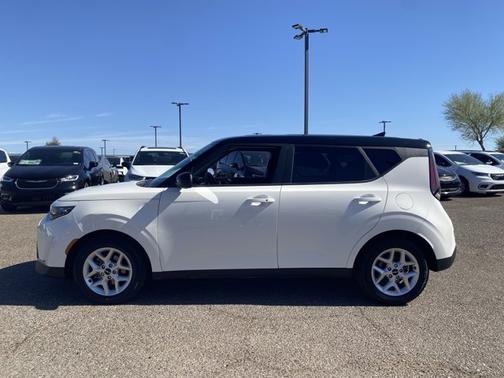 Clear White w/Black Roof 2023 Kia Soul S