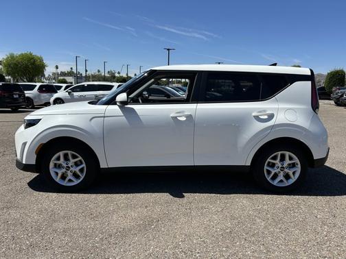 Snow White Pearl 2025 Kia Soul LX