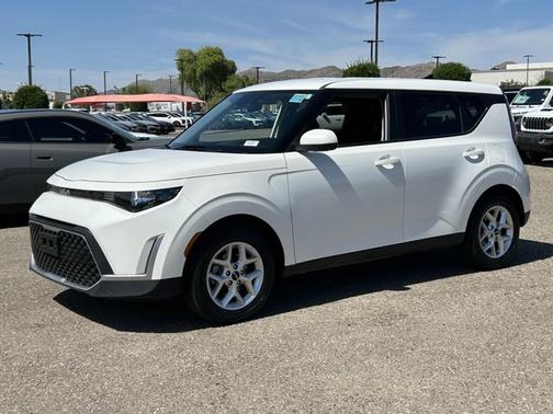 Snow White Pearl 2025 Kia Soul LX