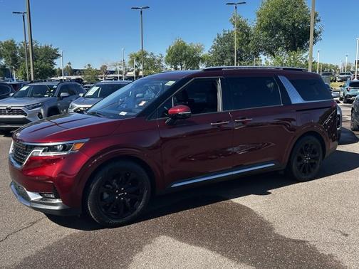 2024 Kia Carnival SX