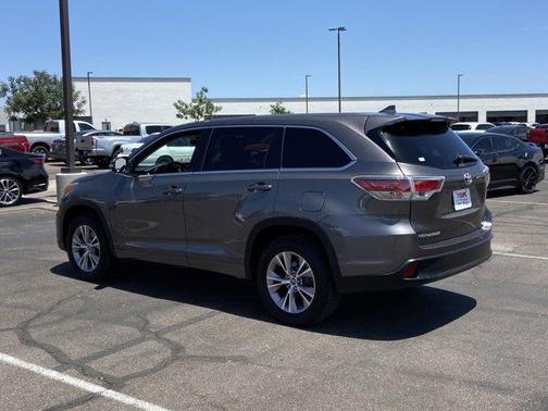 Photo 3 of 56 of 2016 Toyota Highlander LE Plus