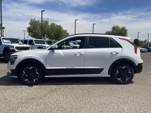 Snow White Pearl 2023 Kia Niro EV Wind