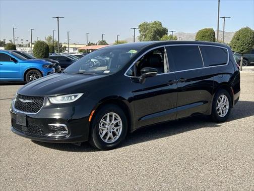 Diamond Black Crystal Pearlcoat 2025 Chrysler Pacifica Select