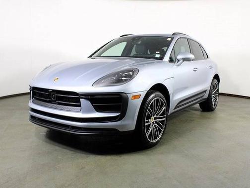 Dolomite Silver Metallic 2026 Porsche Macan