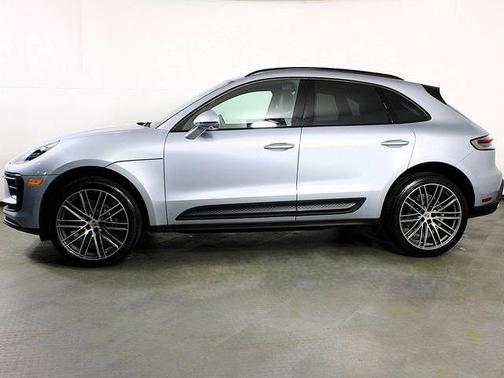 Dolomite Silver Metallic 2026 Porsche Macan