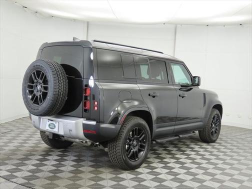 2025 Land Rover Defender 110 P400 S