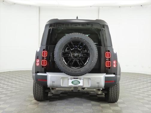 2025 Land Rover Defender 110 P400 S