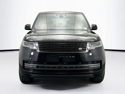 2026 Land Rover Range Rover P550e SE