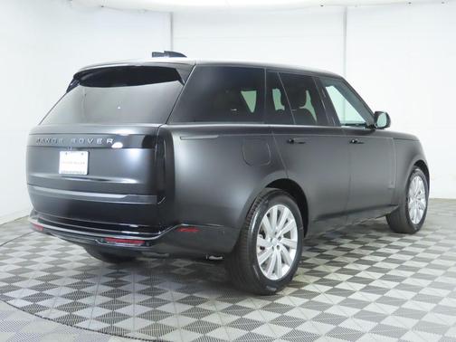 2025 Land Rover Range Rover P400 SE
