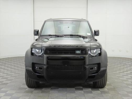 2025 Land Rover Defender V8