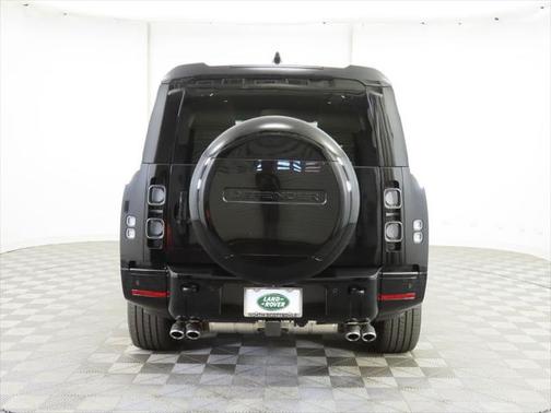 2025 Land Rover Defender V8