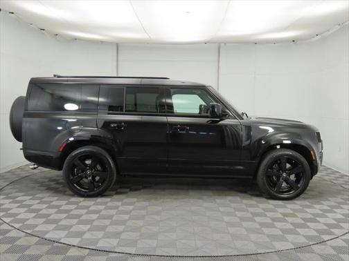 2025 Land Rover Defender V8