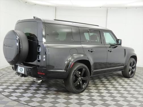 2025 Land Rover Defender V8