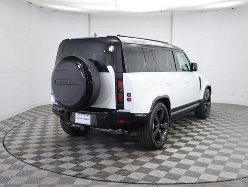 2025 Land Rover Defender 110 P400 X-Dynamic SE