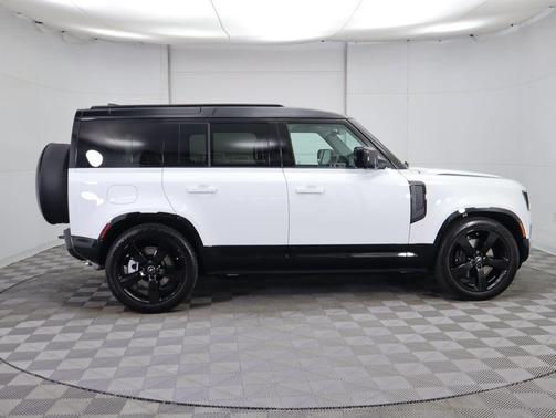 2025 Land Rover Defender 110 P400 X-Dynamic SE