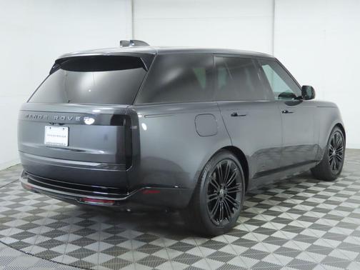 2025 Land Rover Range Rover P530 SE