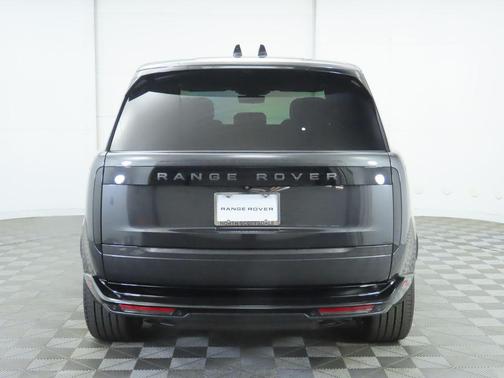 2025 Land Rover Range Rover P530 SE