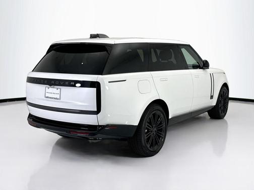 Ostuni Pearl Wht Prem Met 2026 Land Rover Range Rover P530 SE 7 Seat