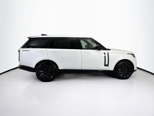 Ostuni Pearl Wht Prem Met 2026 Land Rover Range Rover P530 SE 7 Seat