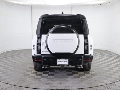 2025 Land Rover Defender V8